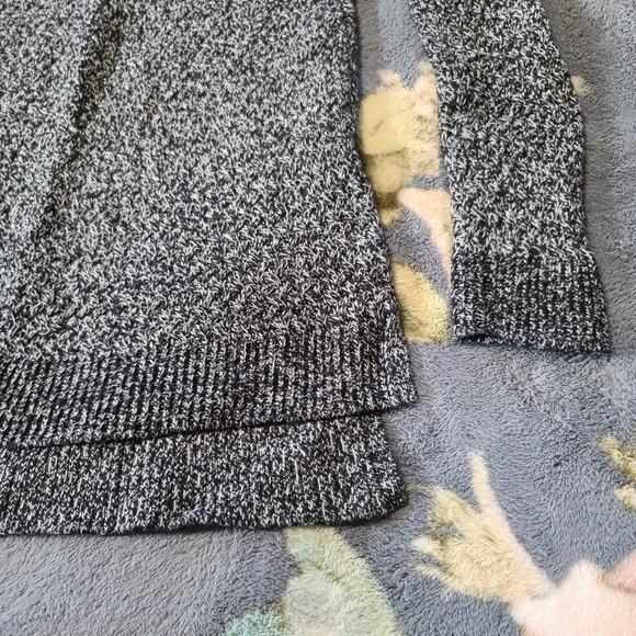 Crown & Ivy Woman Sweater - Picture 2 of 7